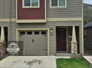 135 Rivers Edge Ct, Gold Hill, OR 97525