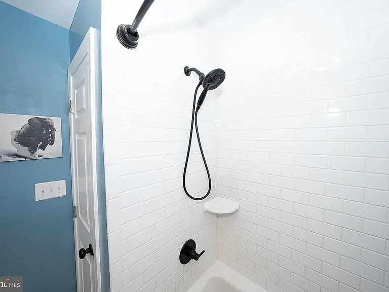 586 Summit St — Photo 20