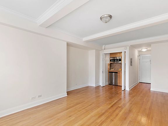 3rd image of 320 E 42nd St APT 2007