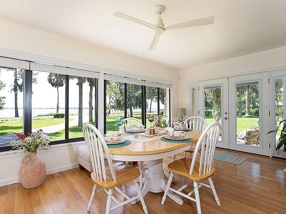3rd image of 2585 Lakeshore Dr