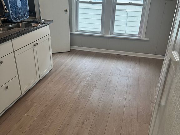4th image of 3816 14th Ave #B