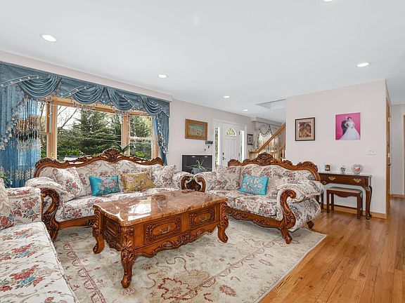 3rd image of 6 Laurel Ave