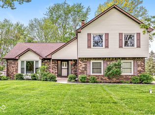 1106 Fox Trail Dr W, New Palestine, IN