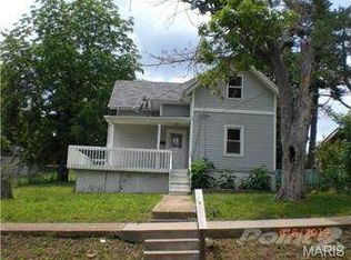 612 N 3rd St, De Soto, MO 63020