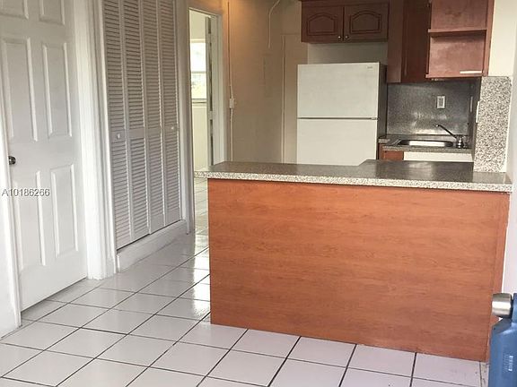 2nd image of 421 NW 12th St APT 6