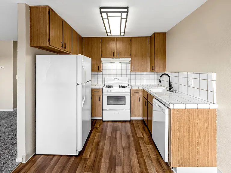 The Gables Apartments — Photo 14