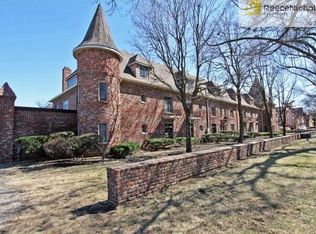 8347 Somerset Dr, Prairie Village, KS 66207