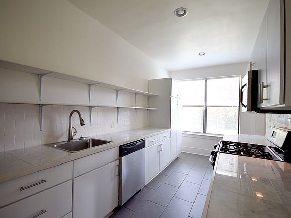 4th image of 401 E Capitol Ave APT 3