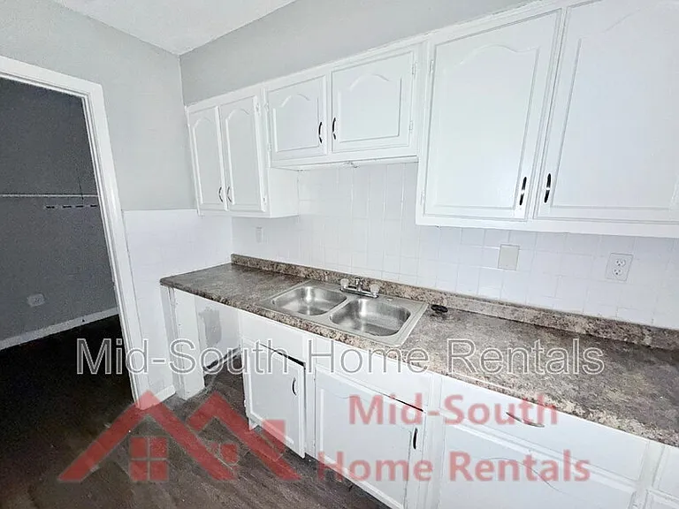 1270 Chickamauga Ave — Photo 7