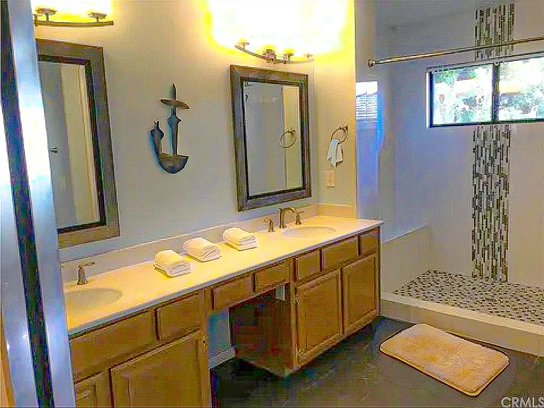 Laguna Ct — Photo 5