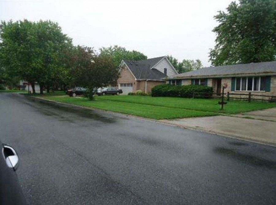 2nd image of 806 Maple Ln