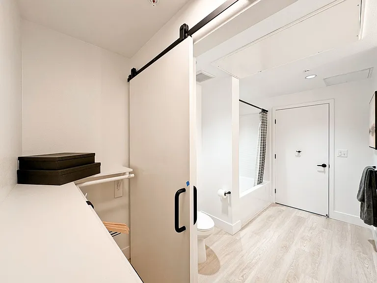 Begonia Place Luxury Apartments — Photo 97