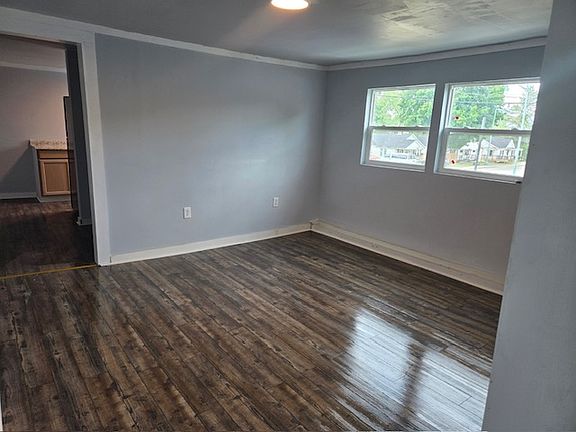 5th image of 701 Cumberland Dr APT 4