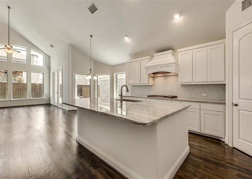 1st image of 8233 Lindsay Gdns