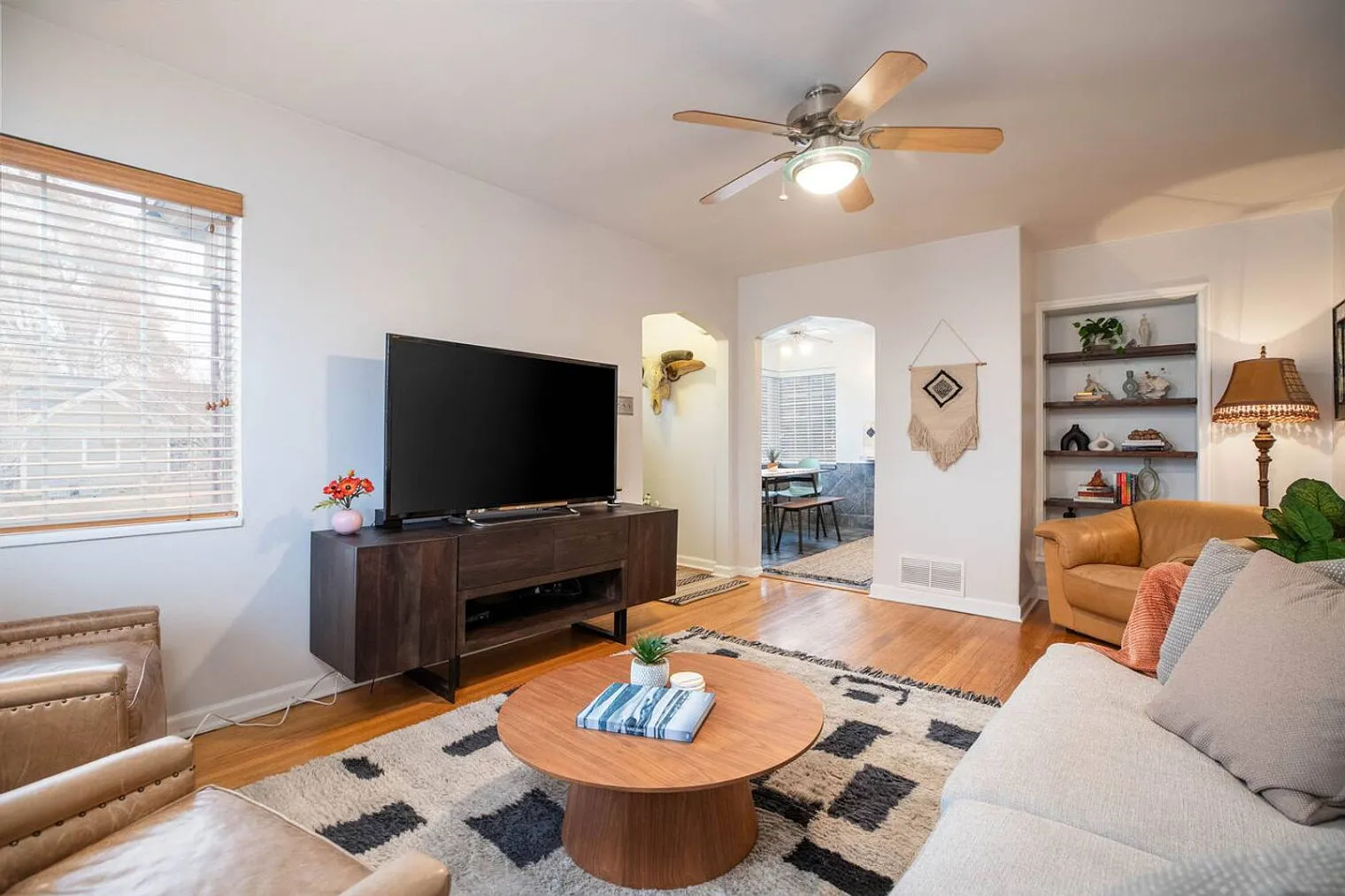 4 bed, 2.0 bath, 1700 sqft, $5,925 — Photo 4