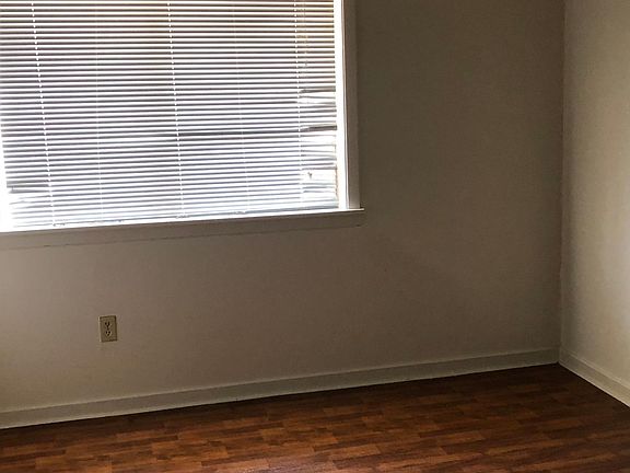 4th image of 2921 Marydale Dr