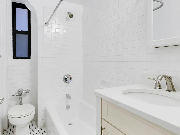 52 Clark St #2P — Photo 6