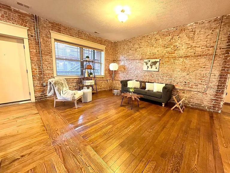 2934 Leavenworth St — Photo 9