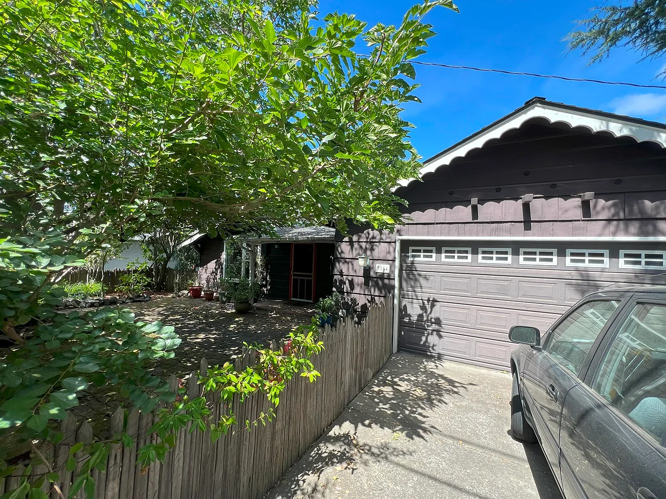 3264 East Ave photo 1