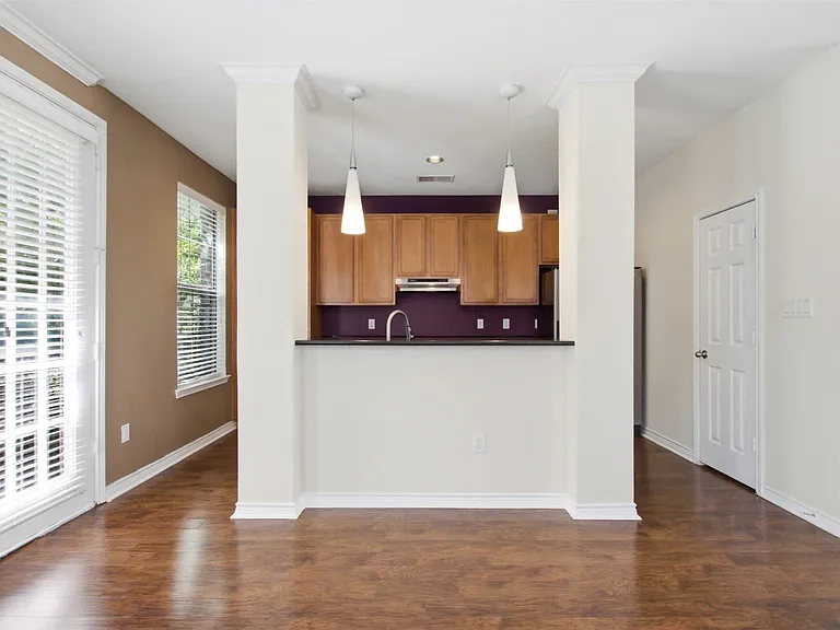 2113 Grove Park Ln — Photo 8