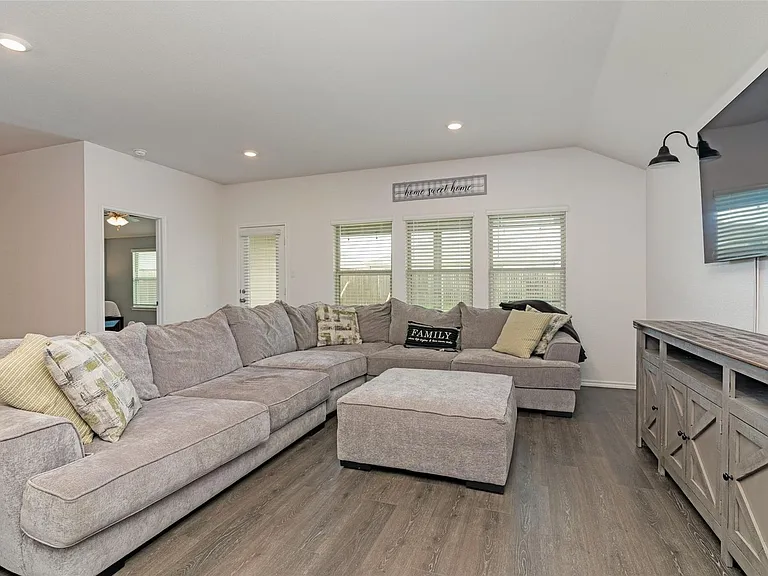 1004 Cotton Gin Ct — Photo 4