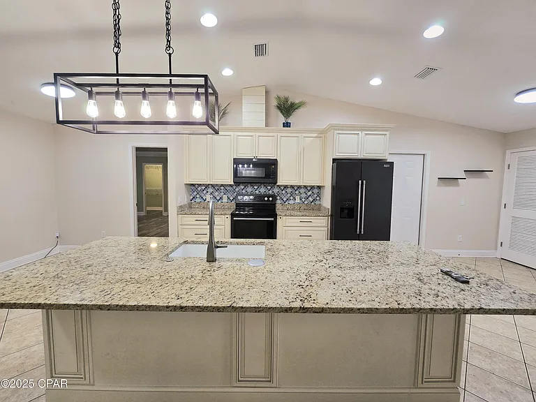 603 Diamonte Cir — Photo 8