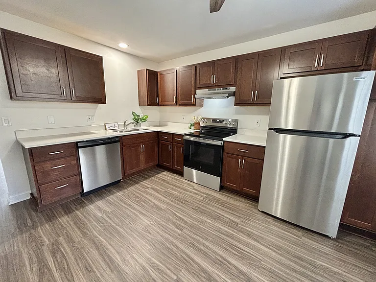 Sundale Townhomes — Photo 20