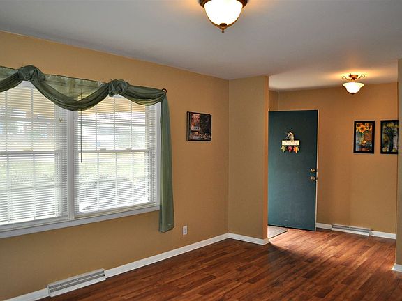 3rd image of 502 Greenhill Dr