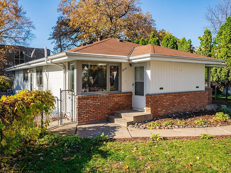 5314 Hiawatha Ln — Photo 1