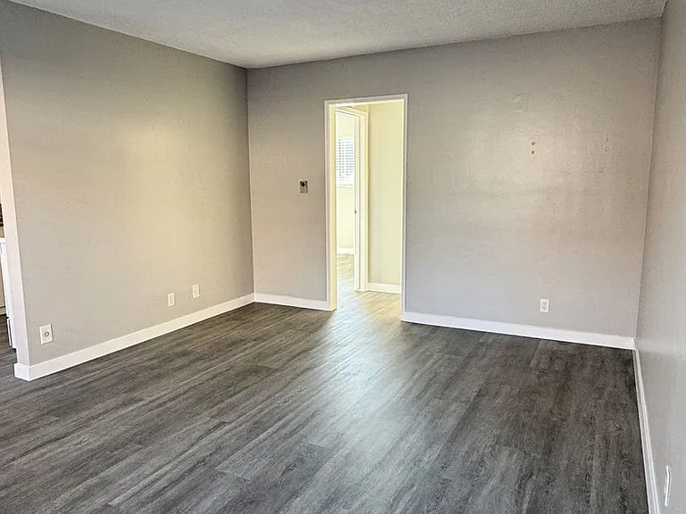 3104 E Colorado St — Photo 2
