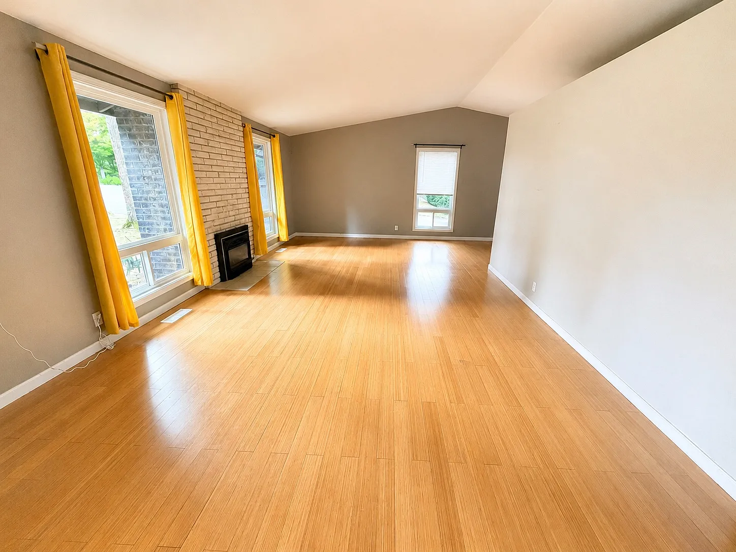 4 bed, 2.5 bath, 2360 sqft, $4,500 — Photo 3