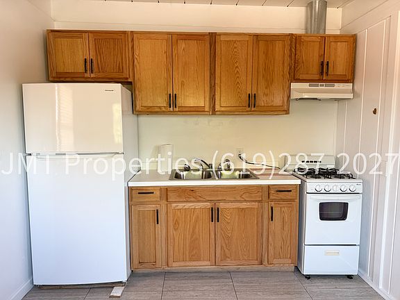 3rd image of 2440 Glebe Rd