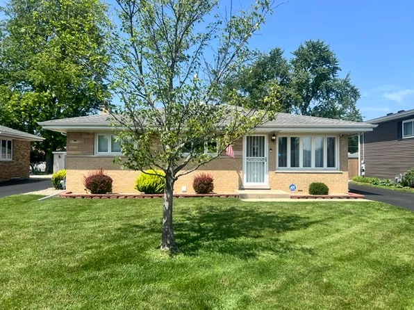 358 Pine Ave, Wood Dale, IL 60191