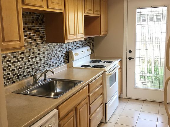 3rd image of 7442 Country Brook Dr