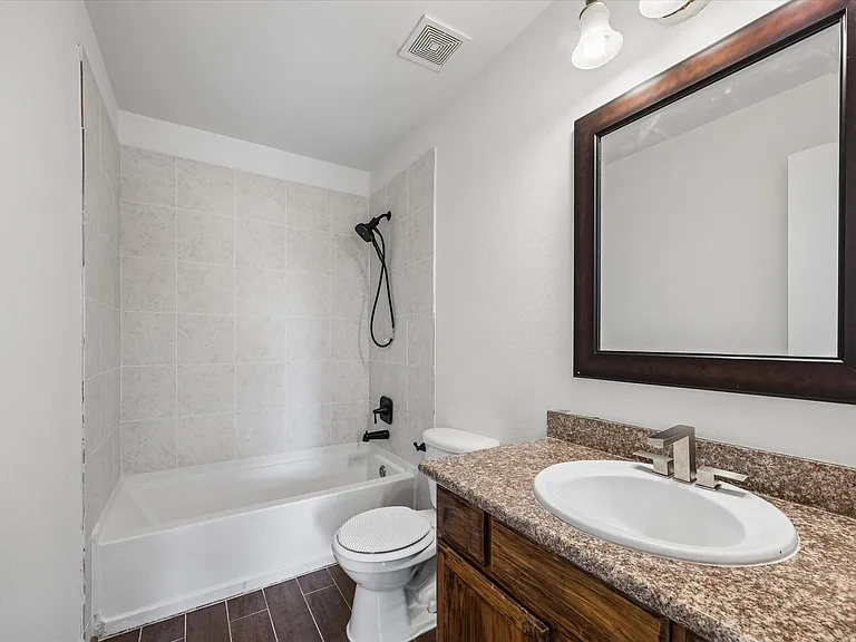 6106 Settlers Lake Cir E — Photo 15