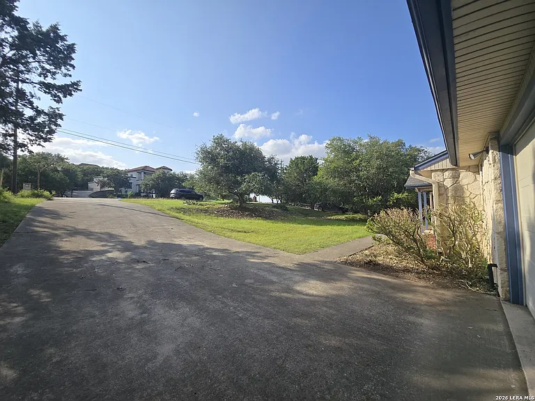 626 Solo St — Photo 2