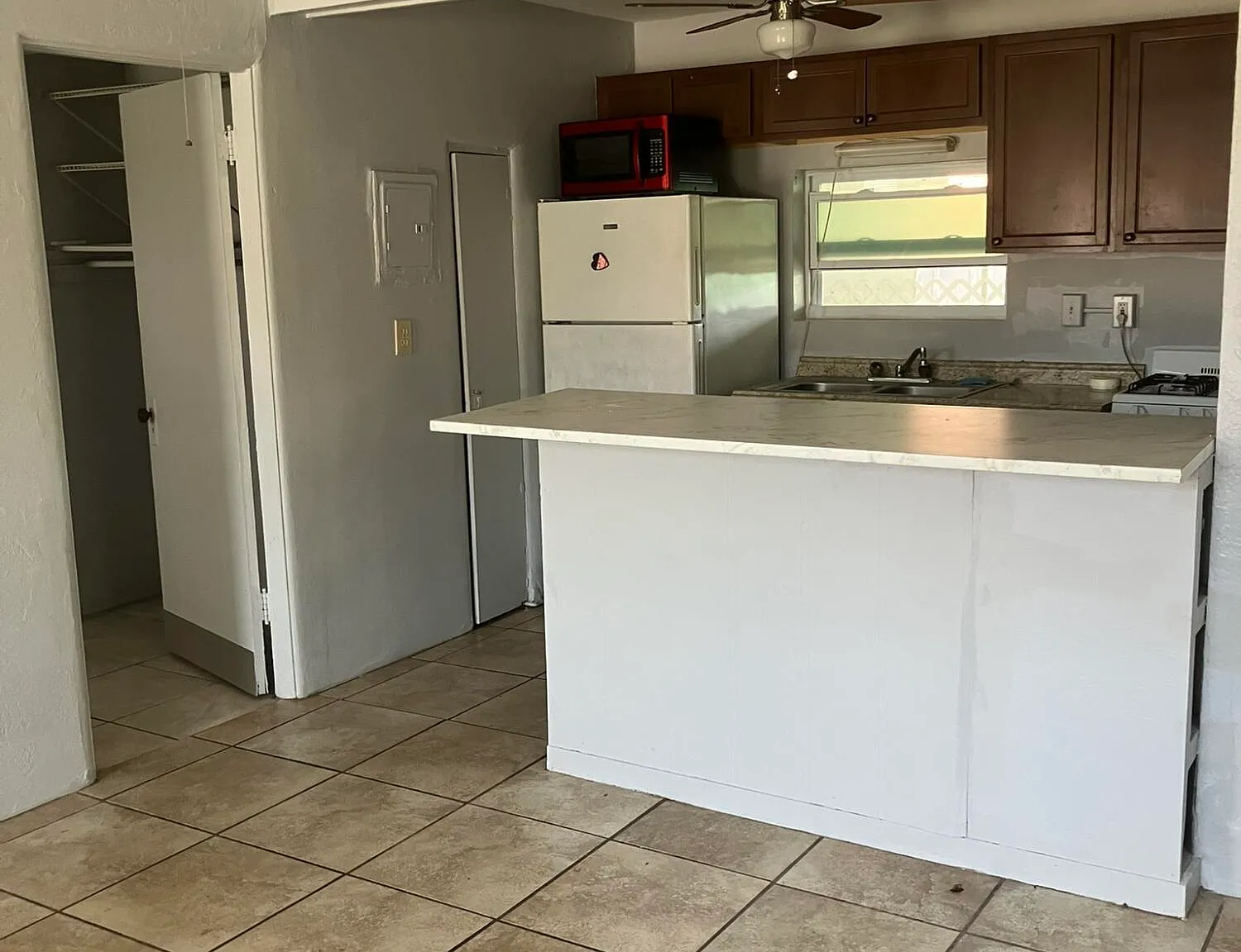 1 bed, 1.0 bath, 456 sqft, $900 — Photo 2