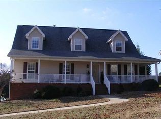 1942 Breeze Dr, Soddy Daisy, TN 37379