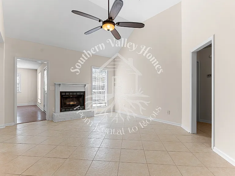 102 Duxbury Ct — Photo 5