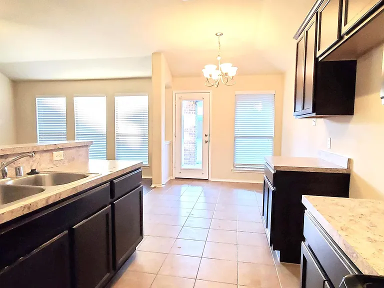 818 Hazels Way — Photo 5