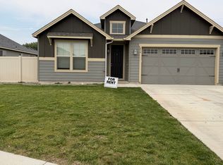 214 N Zeus St, Moxee, WA 98936