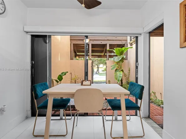 9809 Costa Del Sol Blvd #E-102, Miami, FL 33178