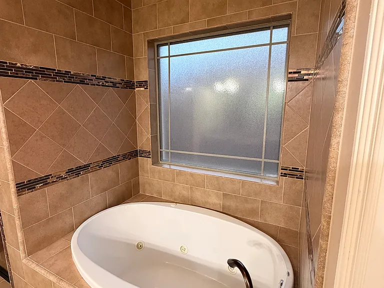 1501 Granada Cir — Photo 25