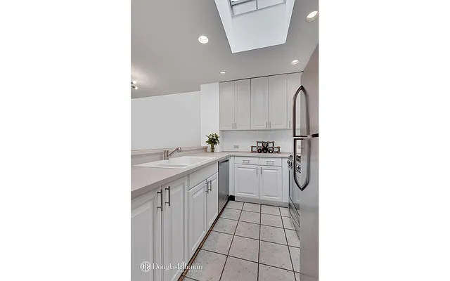 Sold by Douglas Elliman | media 16