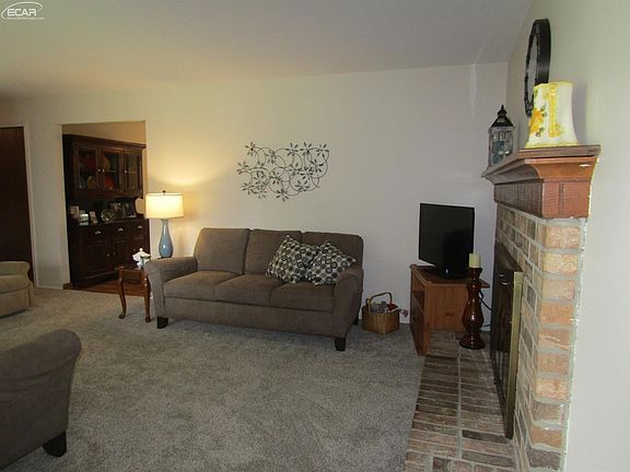 2nd image of 9277 Park Pl