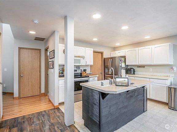 3rd image of 8921 160th Street Ct E