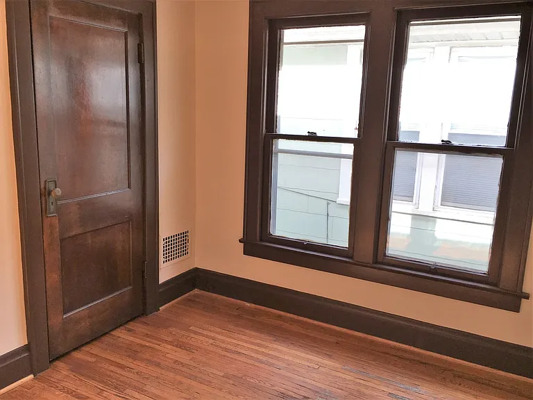 431-433 E Tompkins St — Photo 13