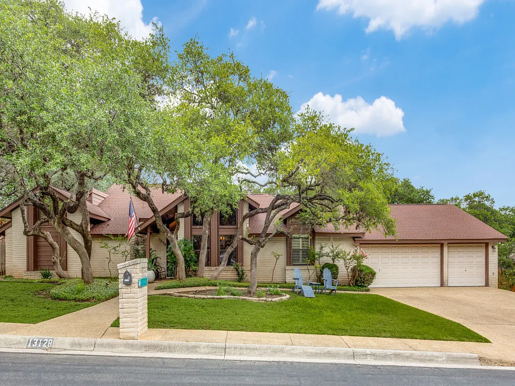 5 bed, 3851 sqft, $5,000 — Photo 3