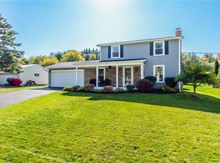 11 Black Mallard Cir, Fairport, NY 14450