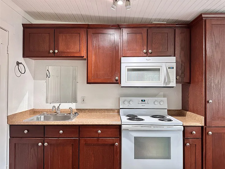 2103 E 16th St #ANNEX — Photo 12
